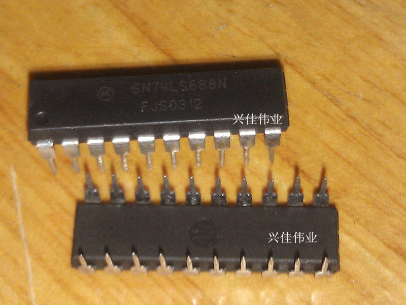 Circuit Intégré Motorola SN74LS688N 20 Broches - Lot De 2 Pièces - Neuf Ancien Stock